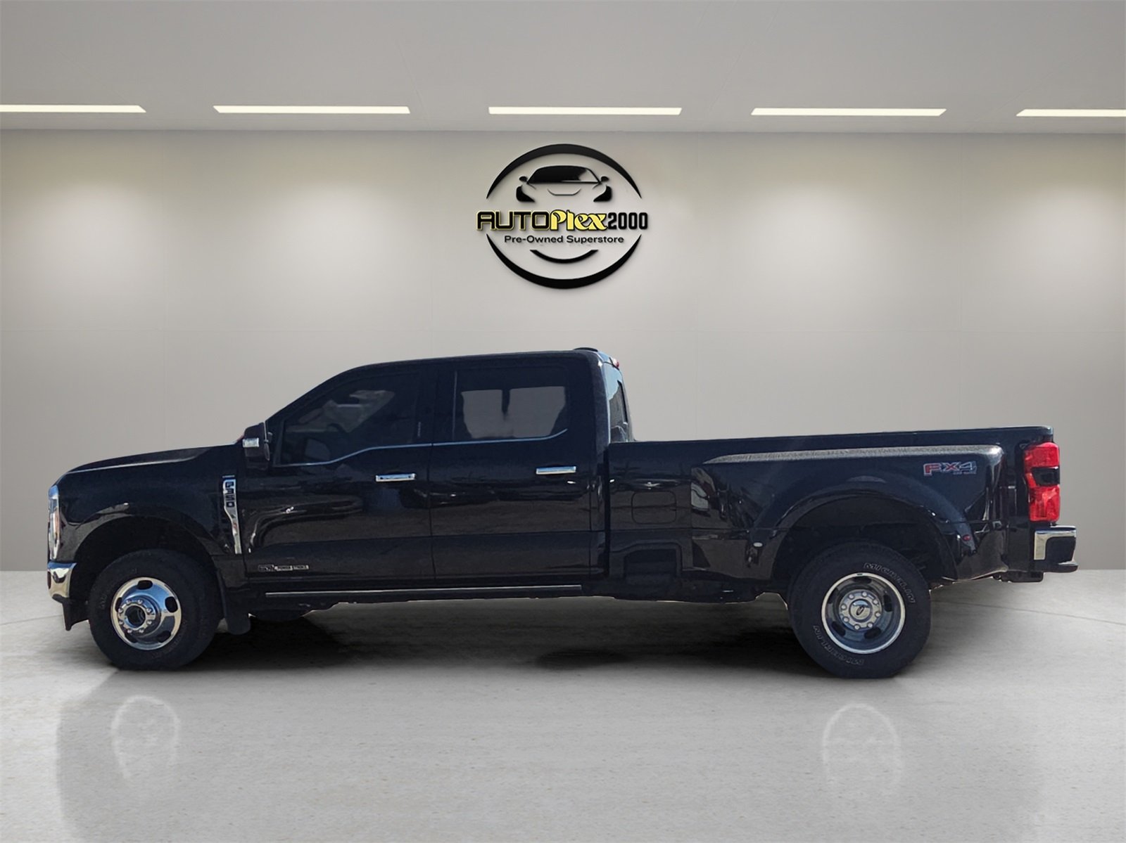 2023 Ford F-350 photo 4