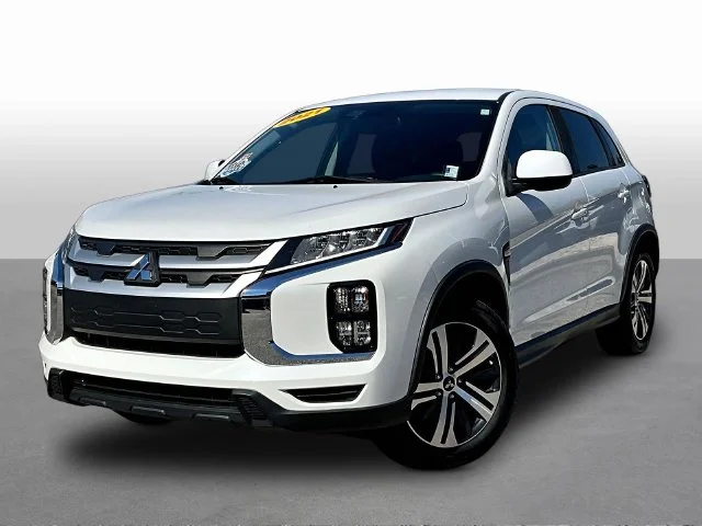 Used 2021 White Mitsubishi 2.0 ES image 3