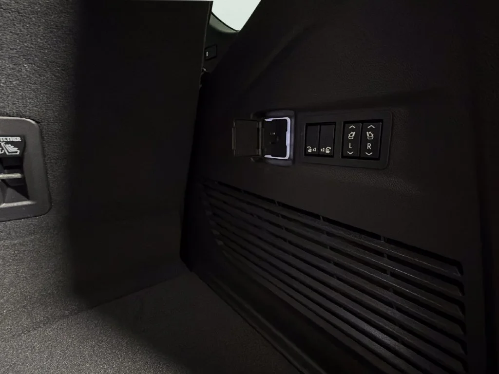 Used 2021 BLACK Chevrolet RST image 31