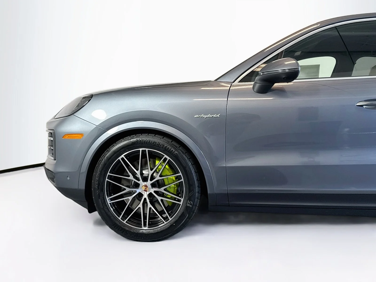 New 2026 Vanadium Grey Metallic Porsche E-Hybrid image 26