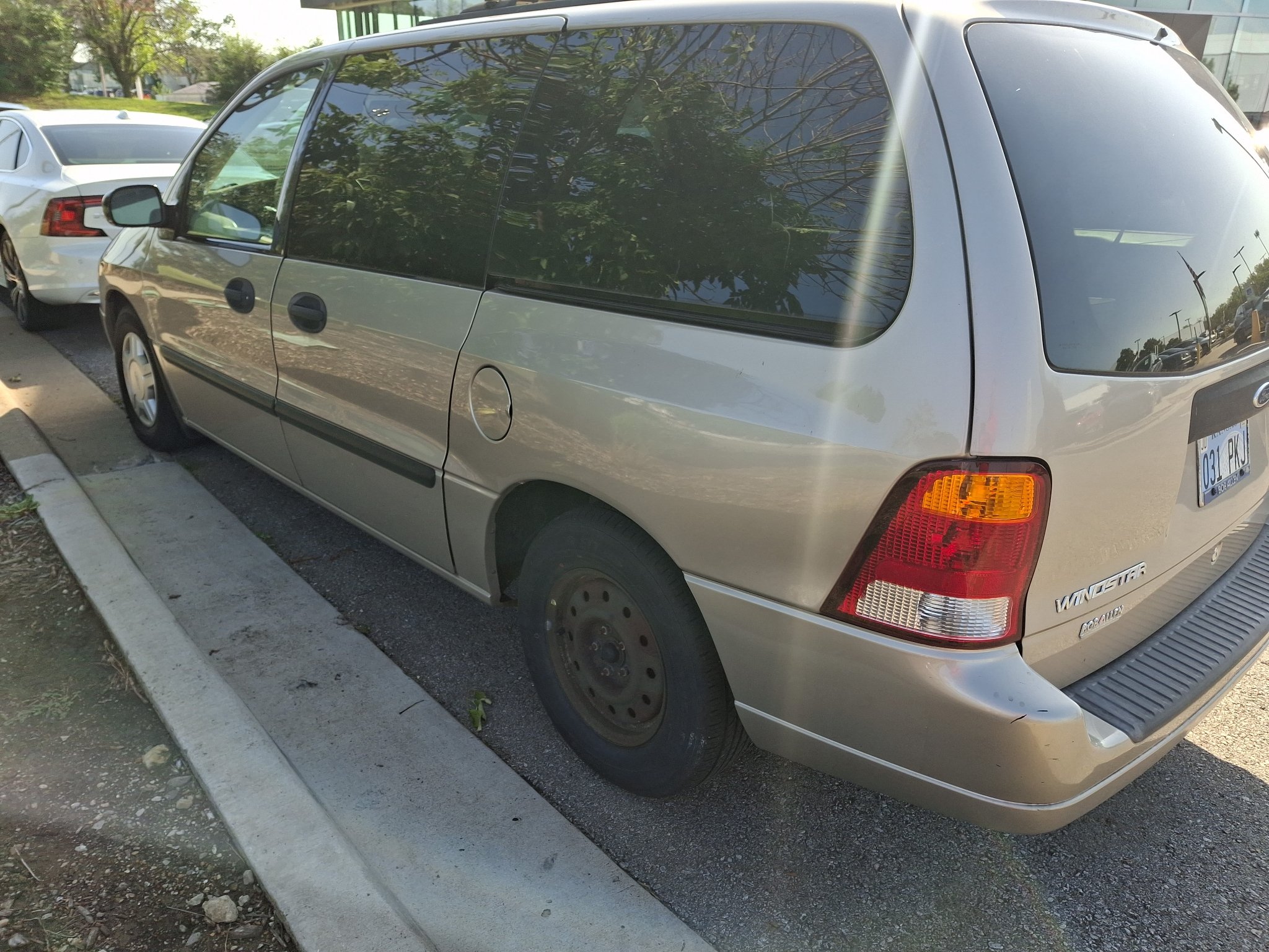 Used 2003 Silver Frost Clearcoat Metallic Ford LX image 7