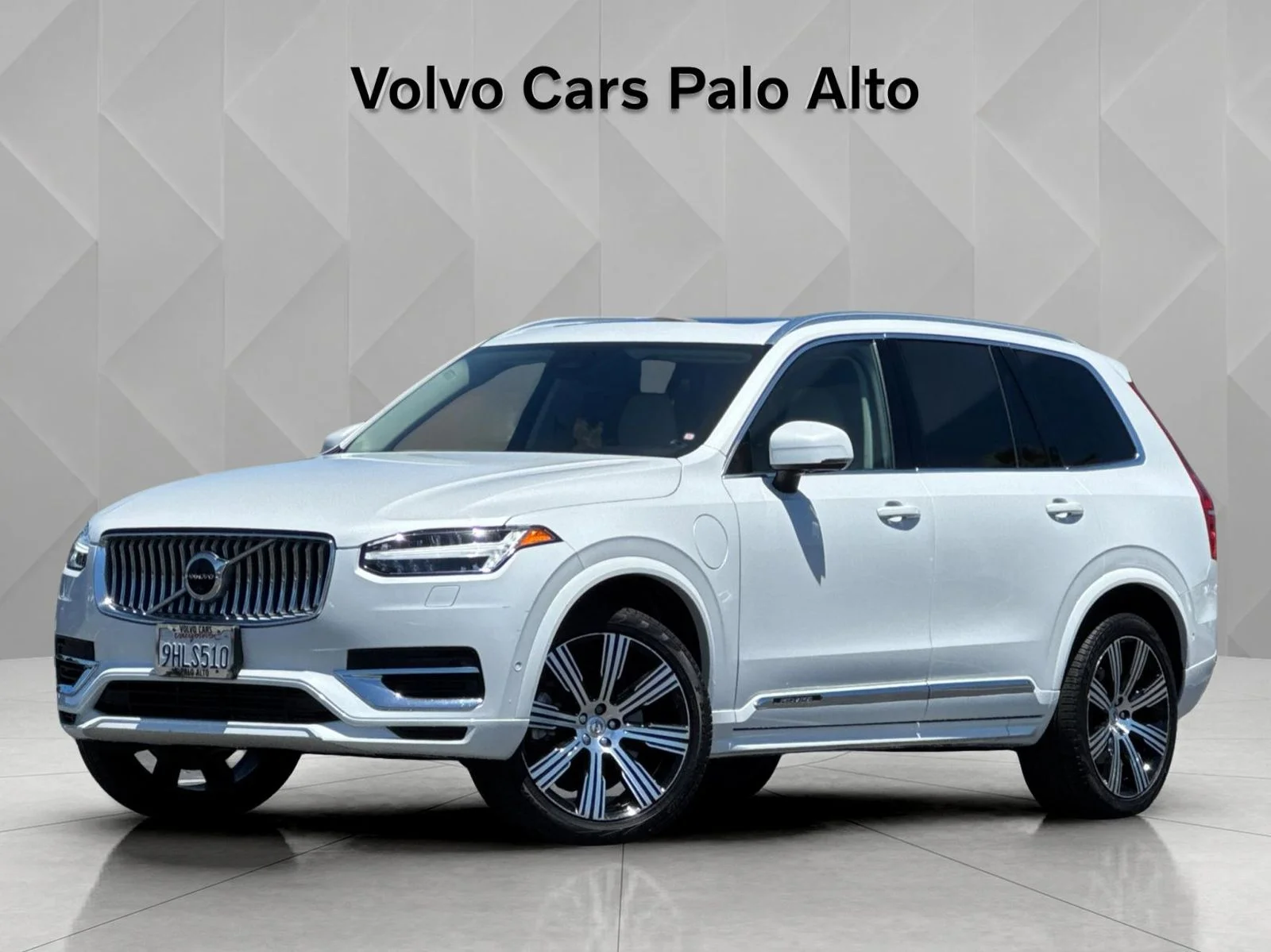 Used 2023 White Volvo T8 Plus Bright Theme 7 Passenger image 2