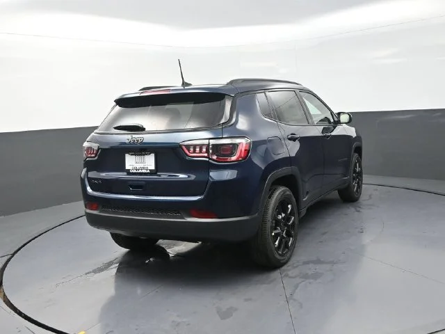 New 2026 Fathom Blue Pearl-Coat Exterior Paint Jeep Latitude image 8