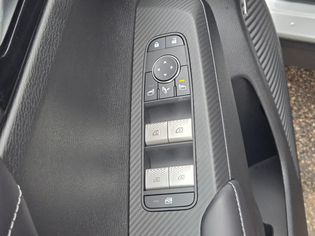2026 Mitsubishi Outlander SE - Photo 18