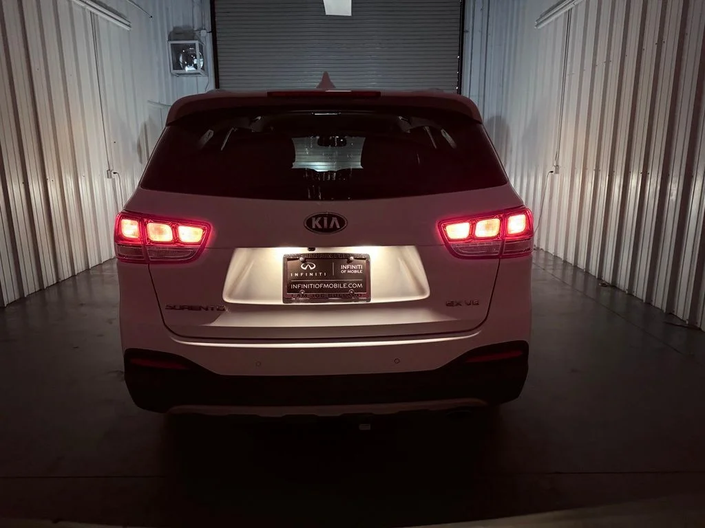 Used 2017 Snow White Pearl Kia EX image 9