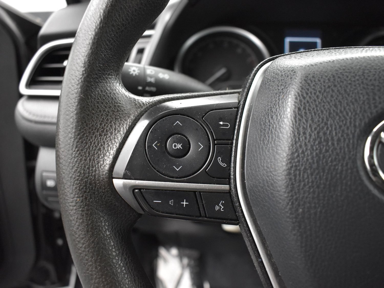 Used 2021 Midnight Black Metallic Toyota LE image 11