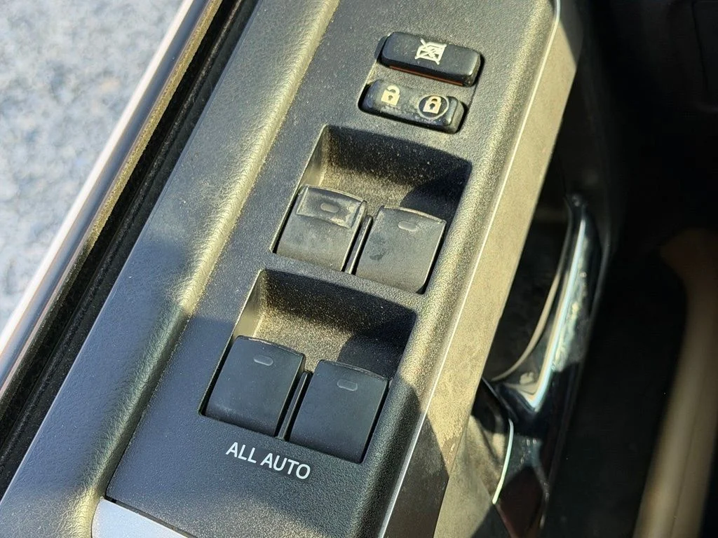 Used 2019 White Toyota SR5 image 21