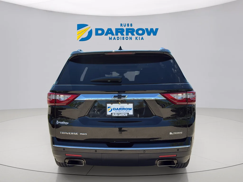 Used 2018 Mosaic Black Metallic Chevrolet Premier image 4
