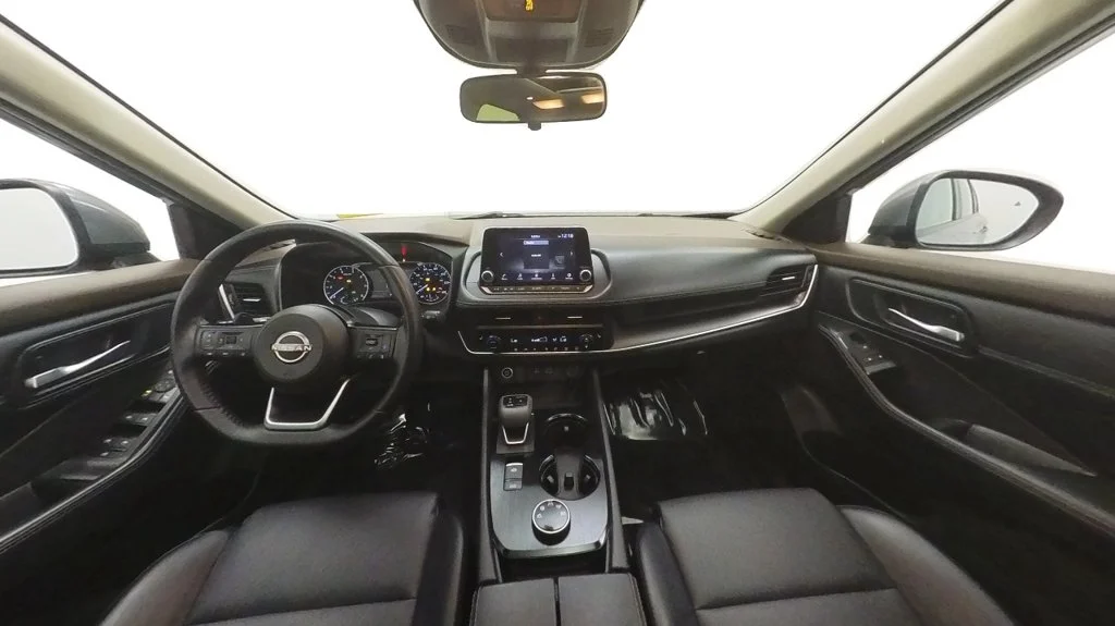 Used 2023 Gray Nissan SV image 30