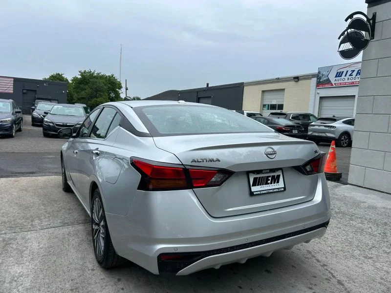 Used 2024 Silver Nissan 2.5 SV Sedan 4D image 7