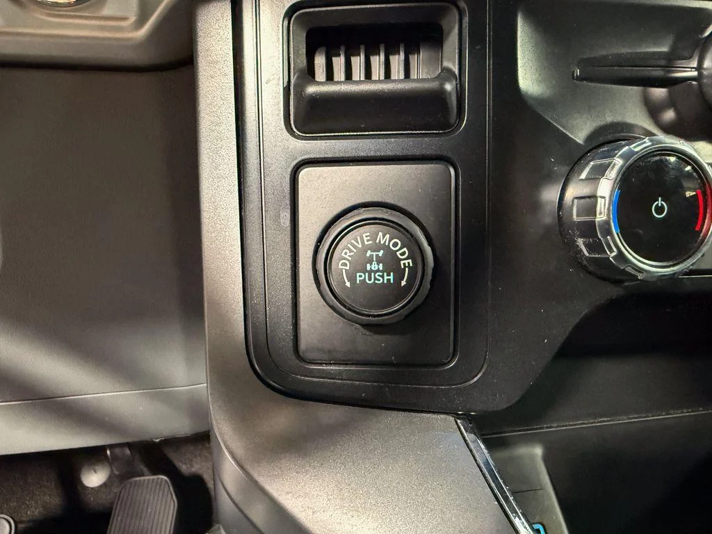 Used 2022 Antimatter Blue Metallic Ford XLT image 18