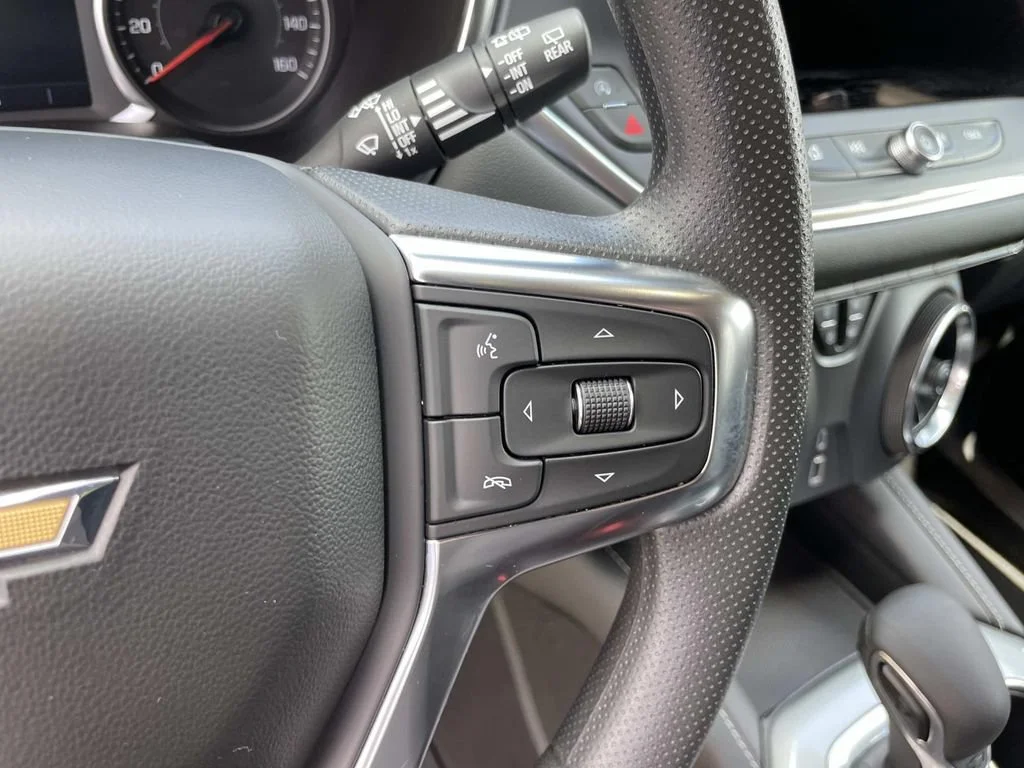 Used 2025 Black Chevrolet 2LT image 21