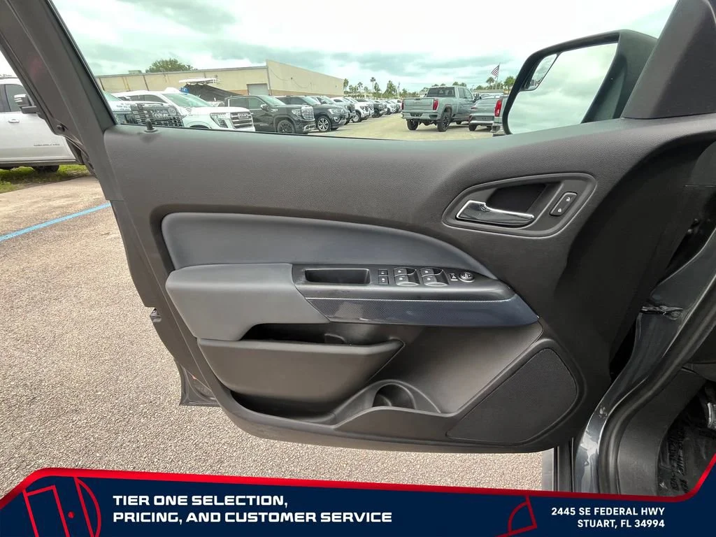 Used 2017 CYBER GRAY METALLIC Chevrolet 4WD Z71 image 23