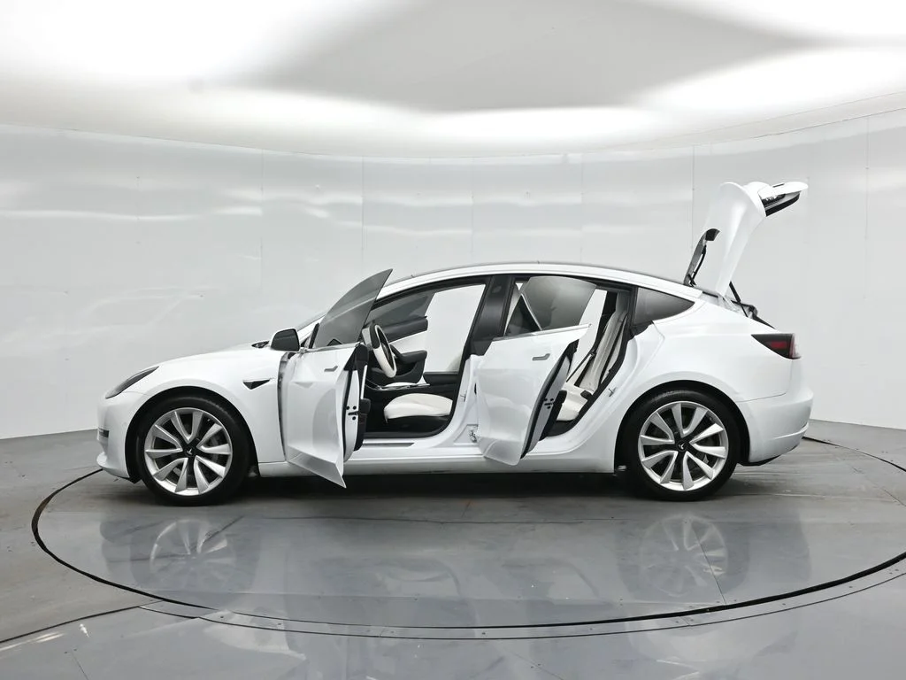 Used 2020  Tesla Standard Range Plus image 30