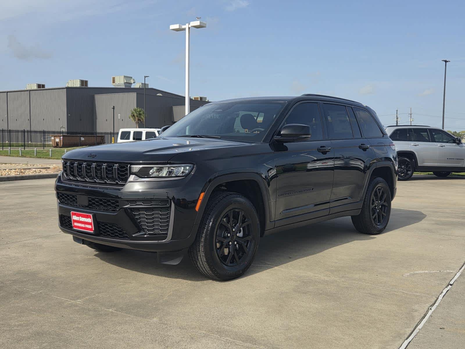 New 2026 Diamond Black Crystal Pearlcoat Jeep Laredo Altitude image 14