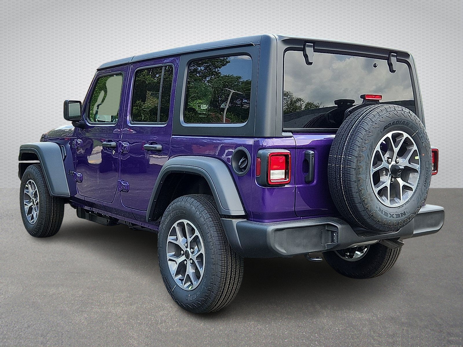New 2026 Reign Exterior Paint Jeep Sport S image 4