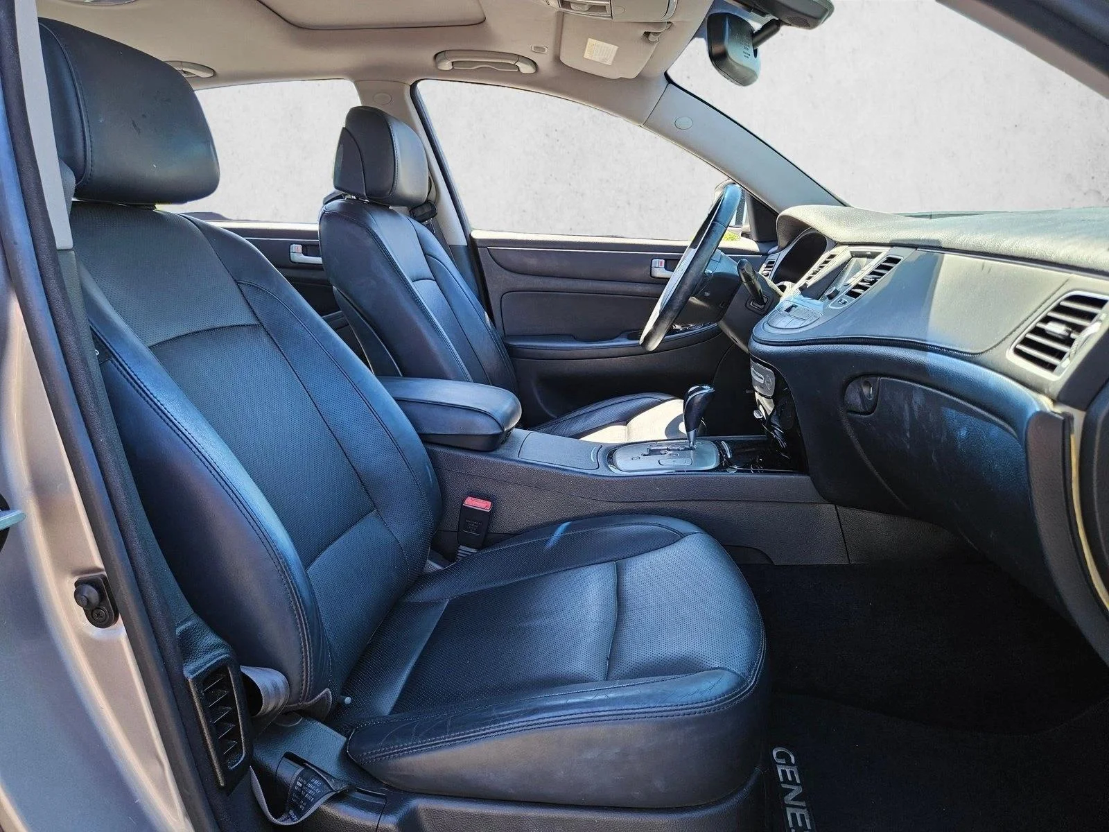 Used 2013 Titanium Gray Metallic Hyundai 3.8L image 22