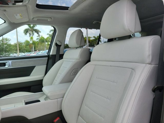 Certified Used 2025 White Hyundai Calligraphy image 15