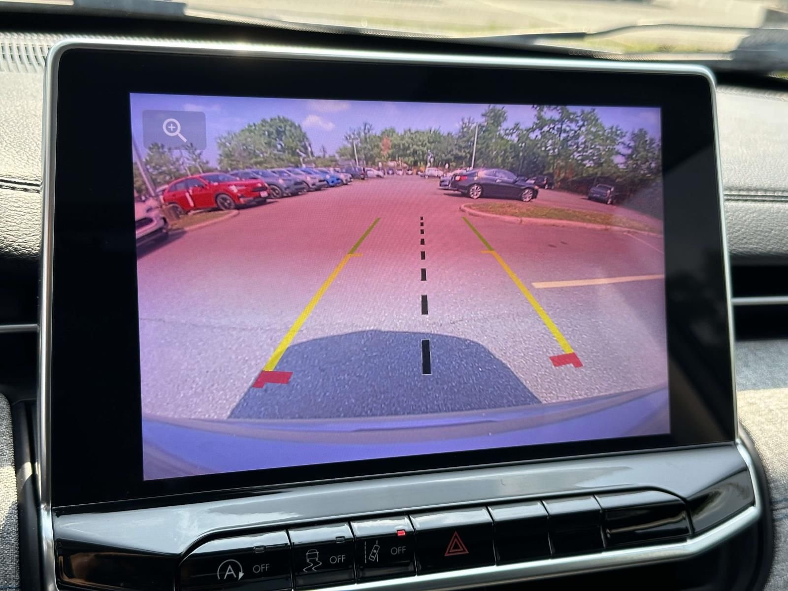 Used 2022 Silver Jeep Latitude image 20