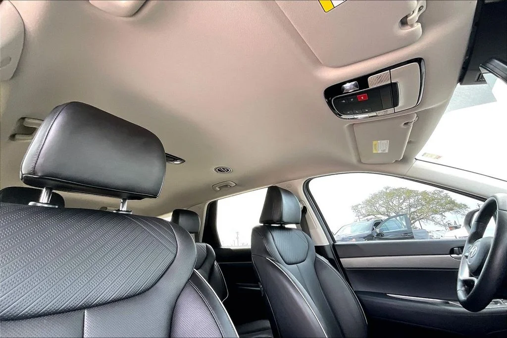 Used 2025 Gray Hyundai SEL image 27