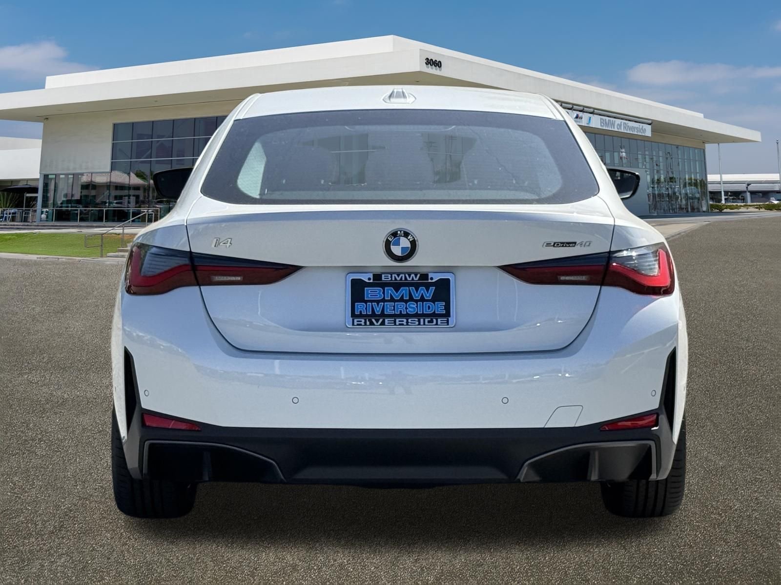 New 2026 Mineral White Metallic BMW eDrive40 image 9