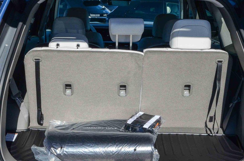 New 2026 Silver Hyundai SEL Premium AWD image 27