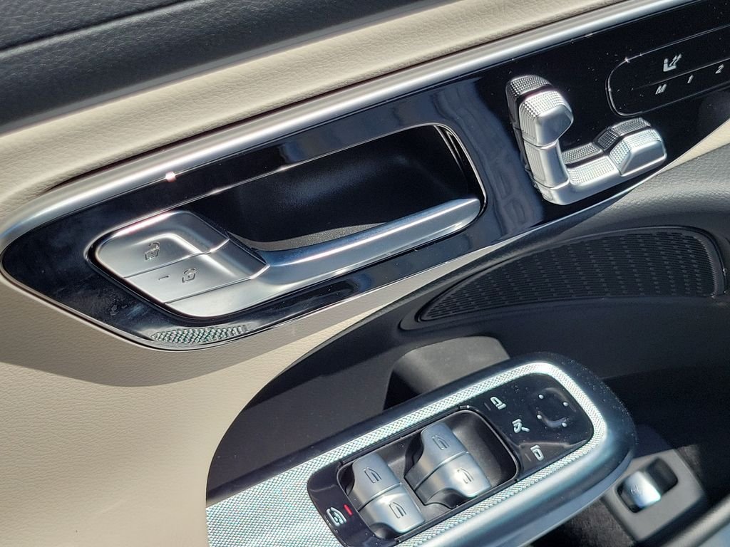 New 2026 MANUFAKTUR Moonlight White Metallic Mercedes-Benz E 350 image 19