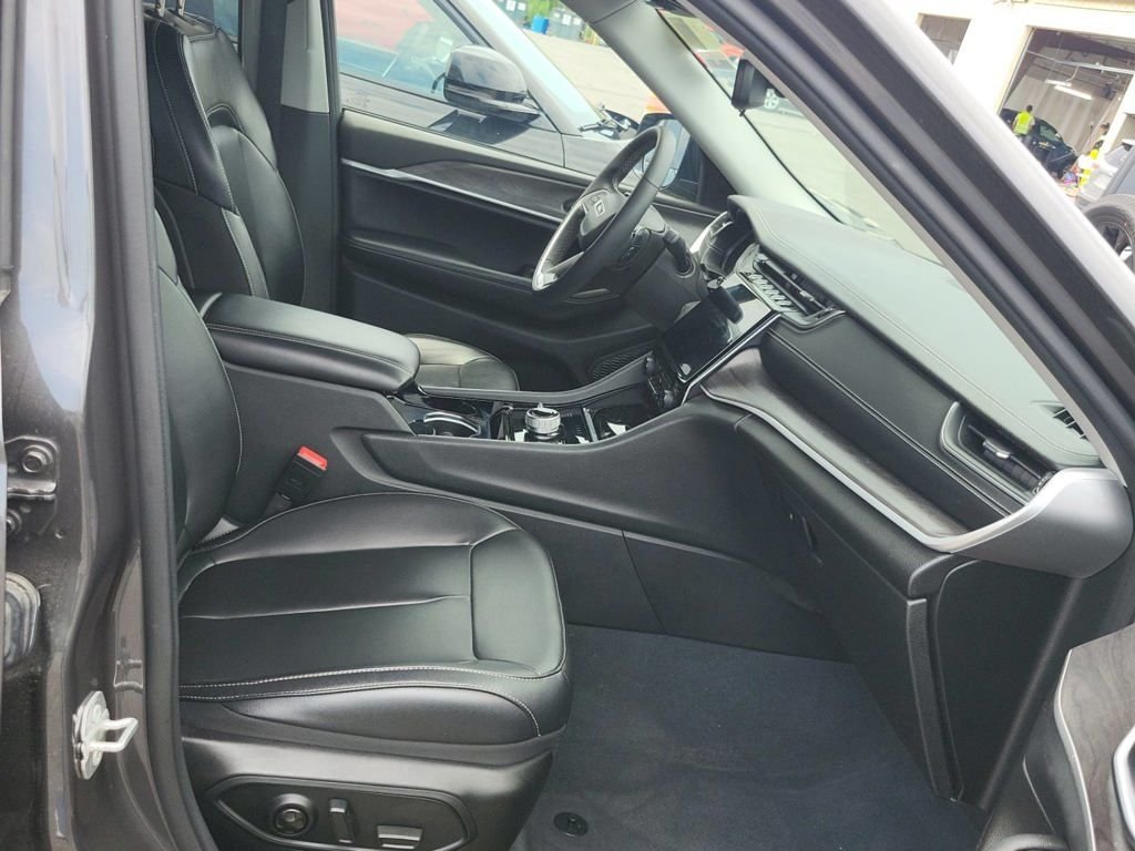 Used 2023 Gray Jeep Limited image 6