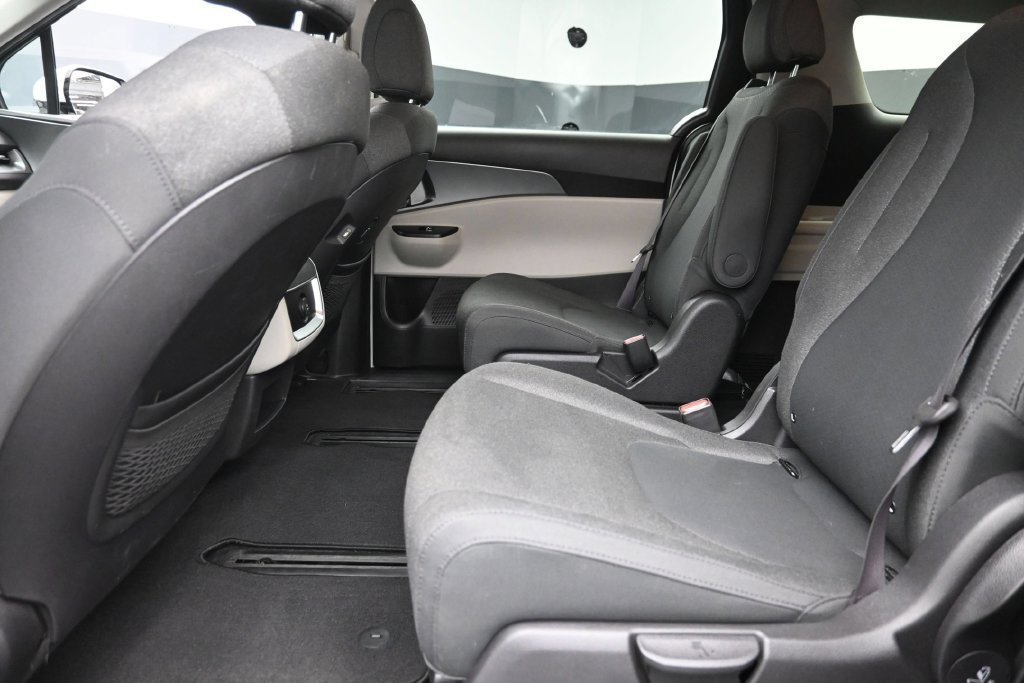 Used 2024 White Kia LX image 14