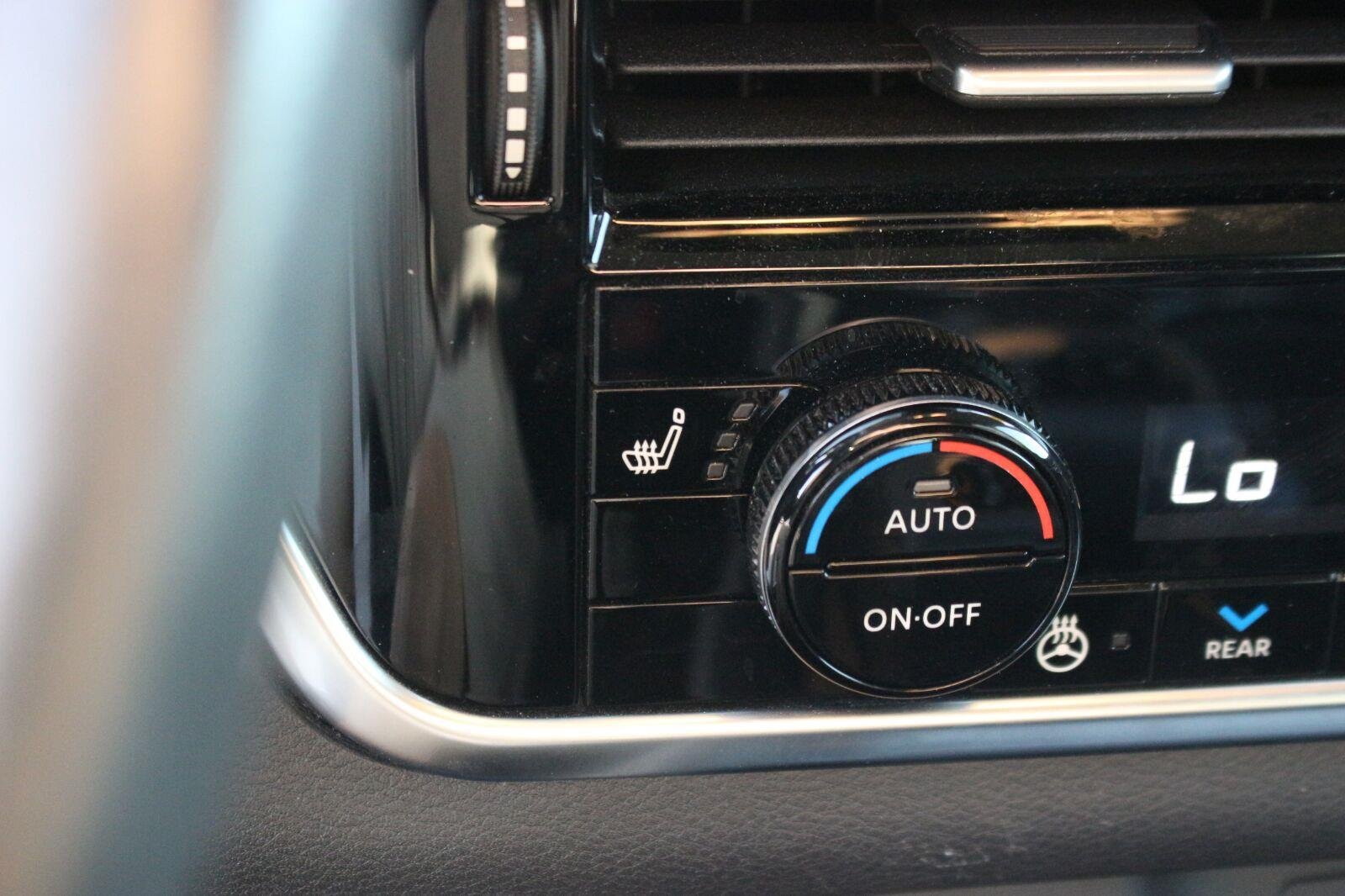 Used 2022 Gold Nissan Platinum image 30