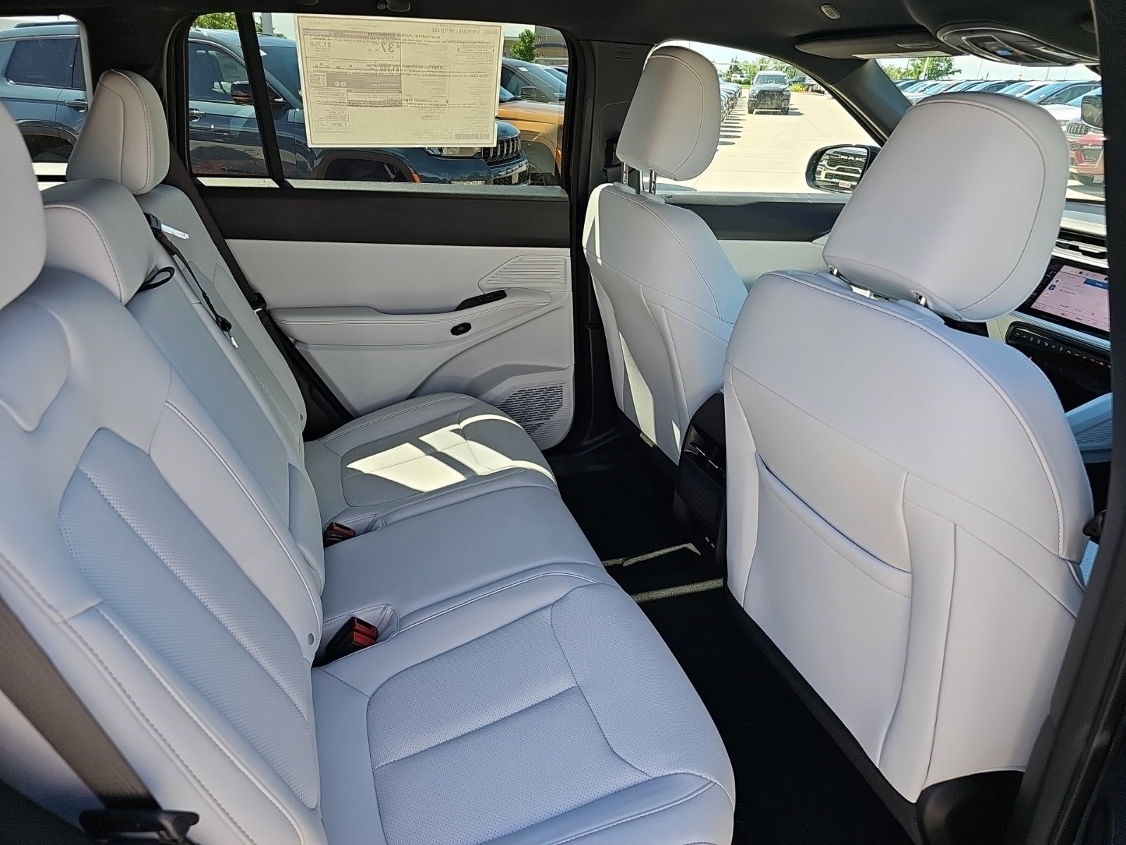 New 2026 Diamond Black Crystal Pearlcoat Jeep Limited image 14