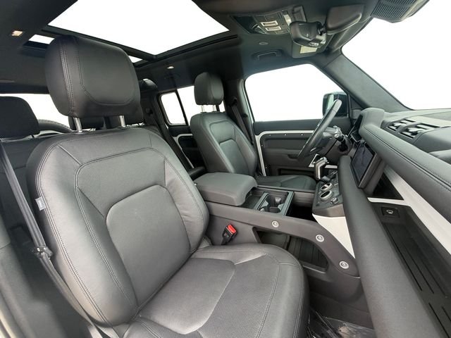 Used 2023 White Land Rover SE image 16