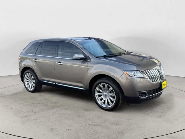 Used 2012 Gray Lincoln Base image 3