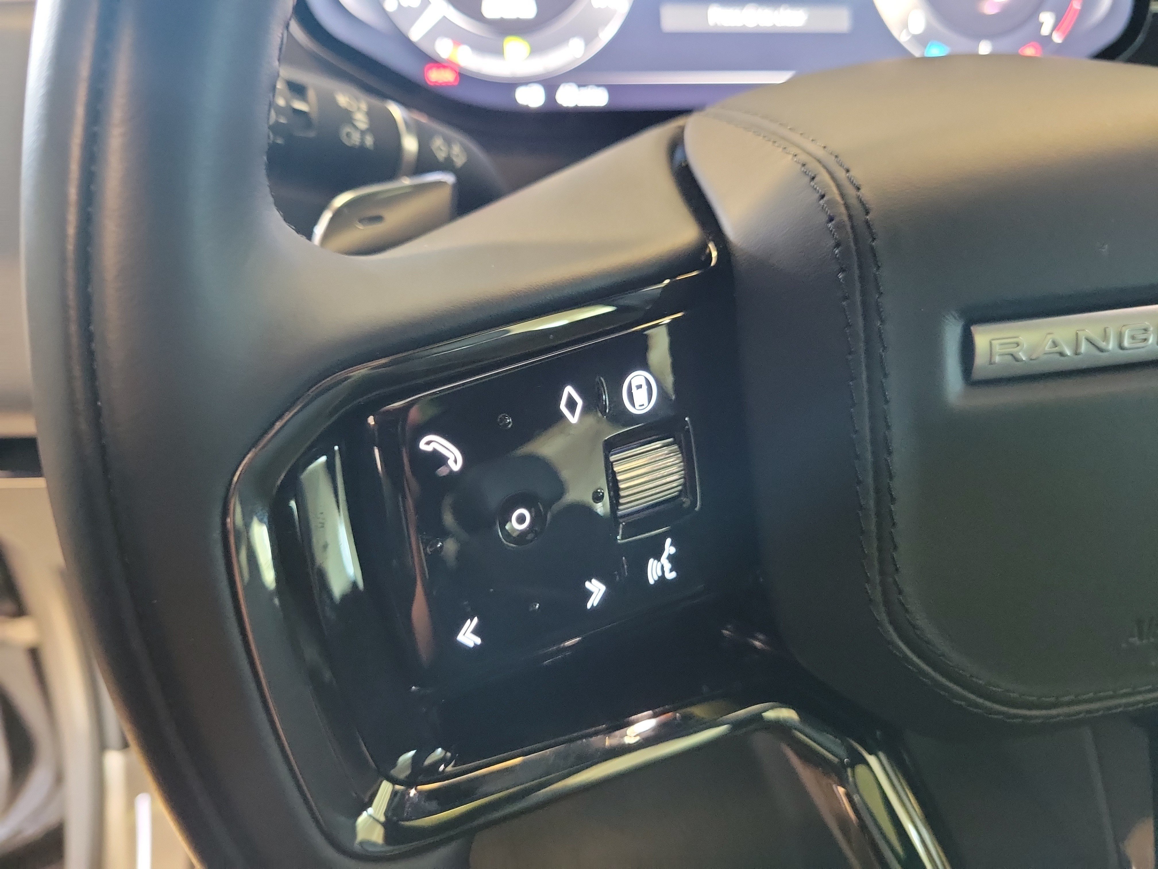 Used 2025 Eiger Grey Metallic Land Rover Dynamic SE image 30