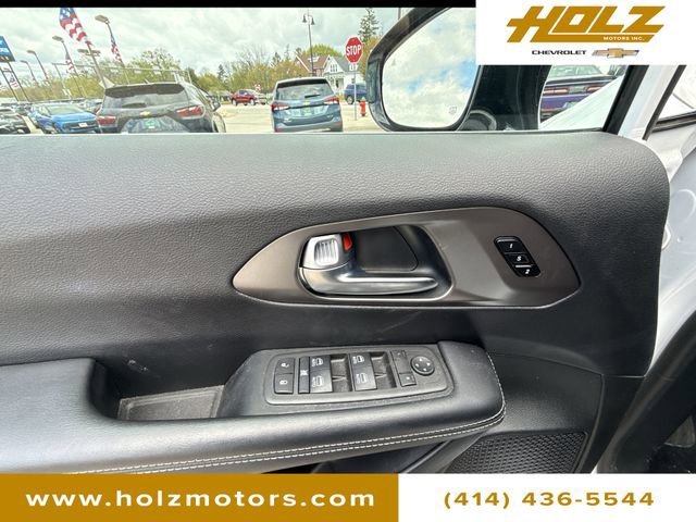 Used 2025 White Chrysler Select image 22
