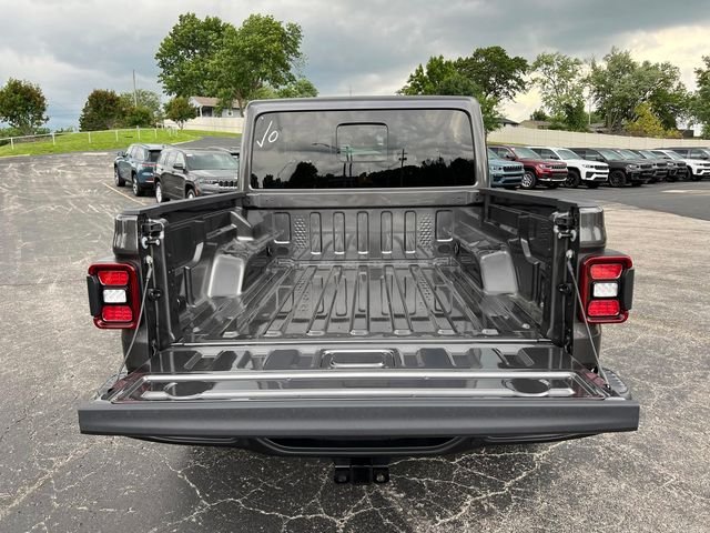 New 2026 Granite Crystal Metallic Clear-Coat Exterior Paint Jeep Mojave X image 8