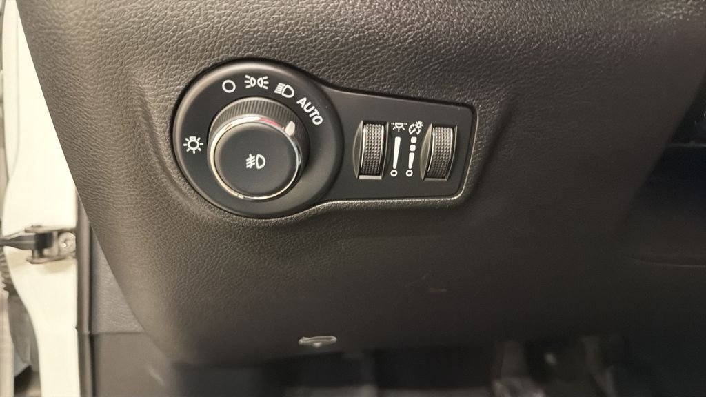 Used 2024 White Jeep Limited image 16