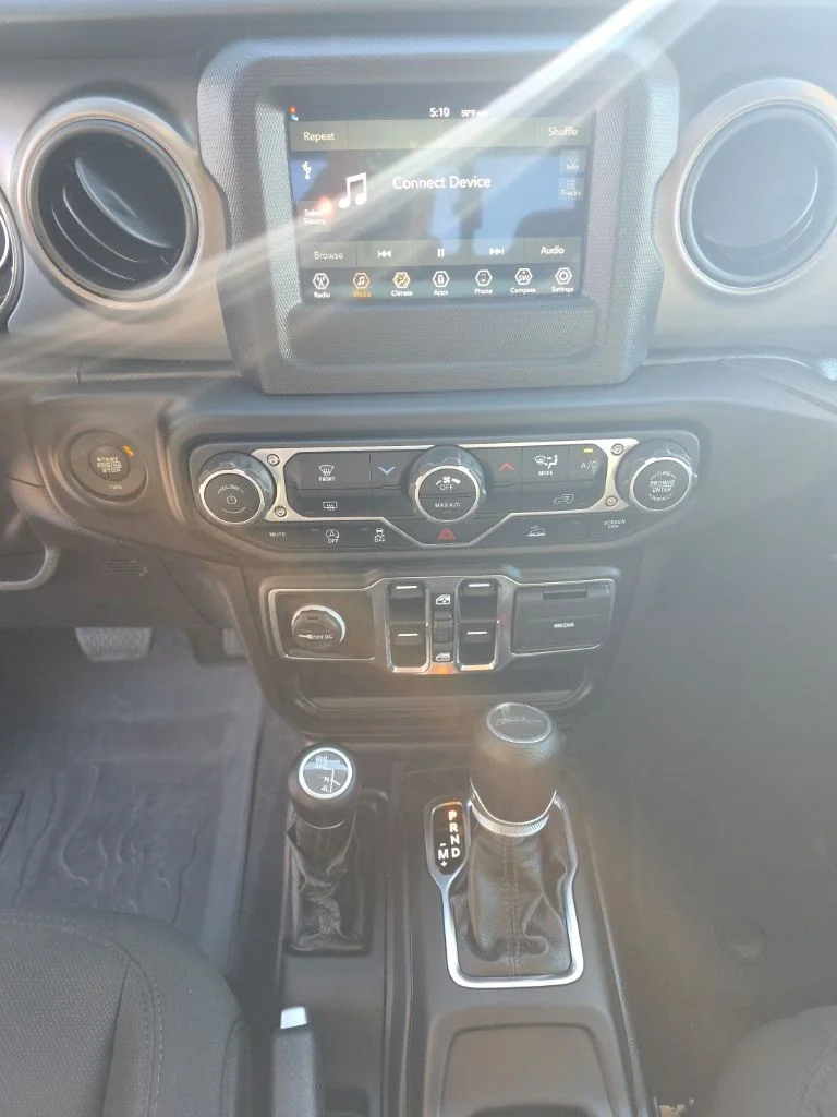Used 2022 White Jeep Willys image 14