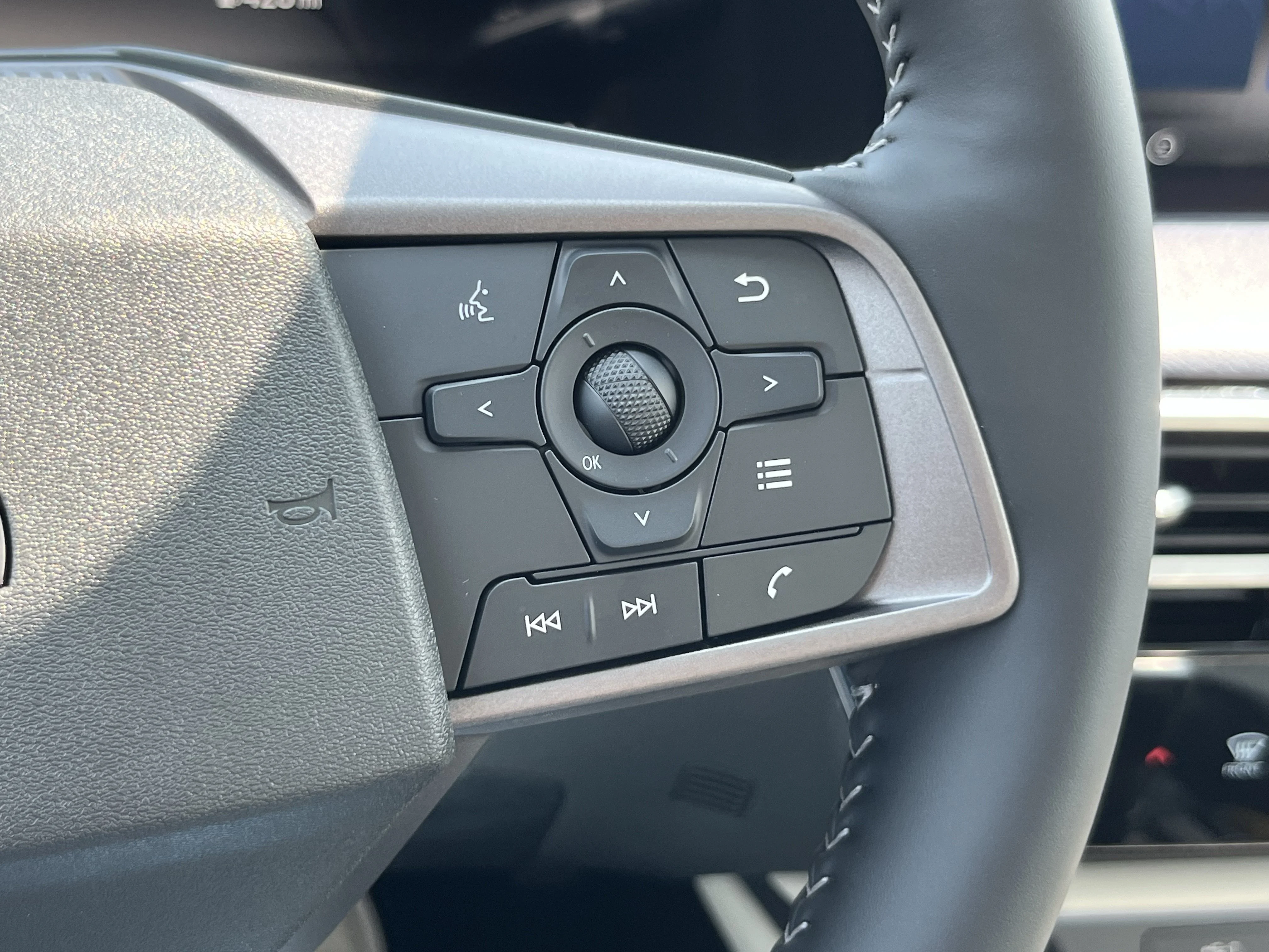 New 2026 Aspen White TriCoat Nissan SL image 26