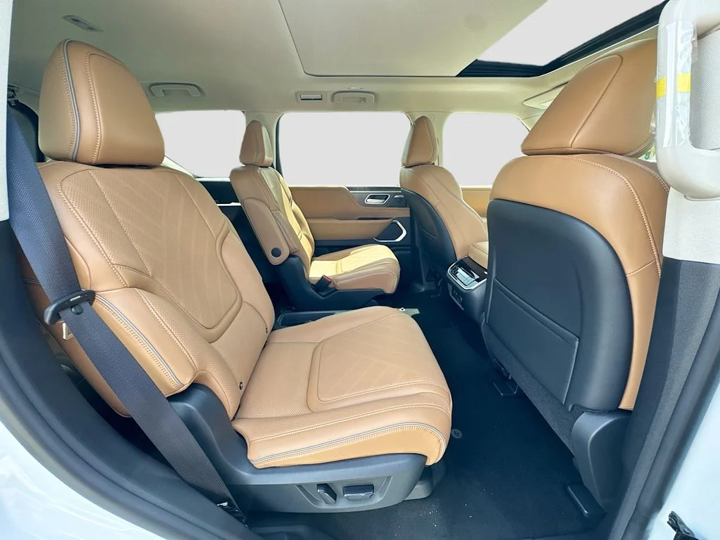 New 2027 RADIANT WHITE INFINITI Luxe 2WD image 30