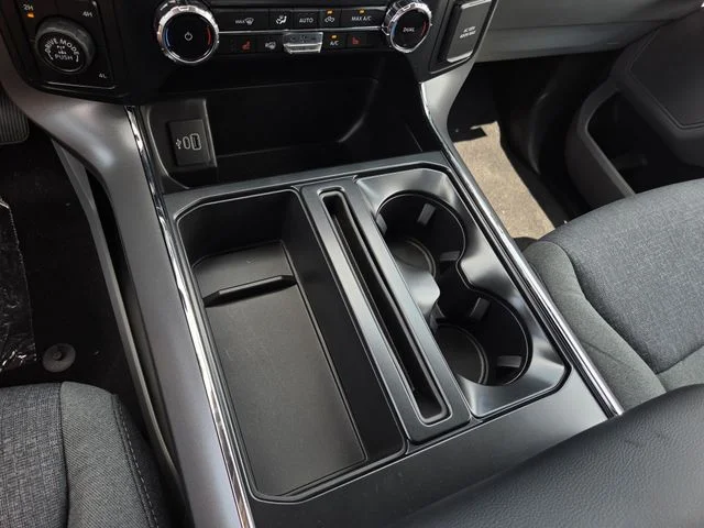 New 2026 Oxford White Ford XLT image 9