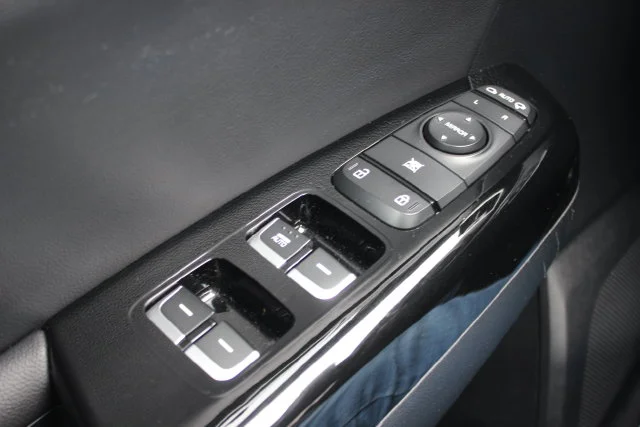 Used 2022 Red Kia EX image 18