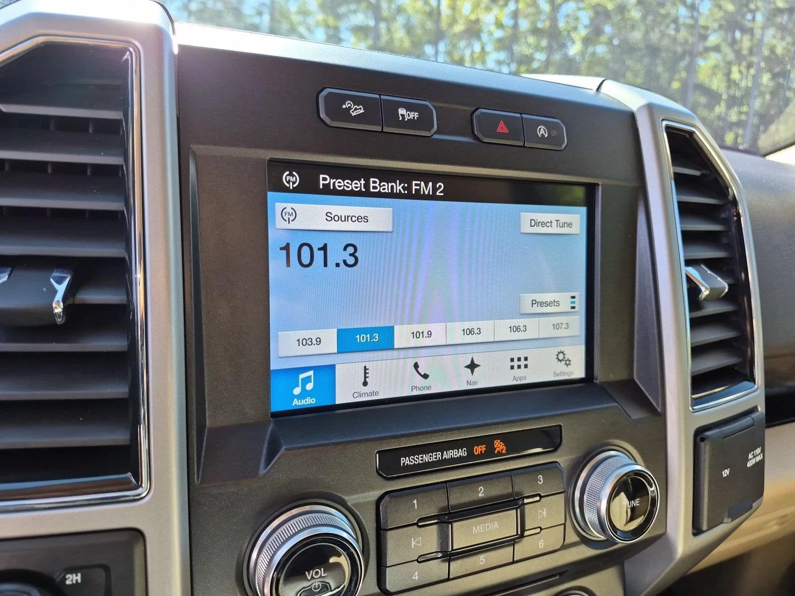Used 2018 Blue Jeans Metallic Ford LARIAT image 24