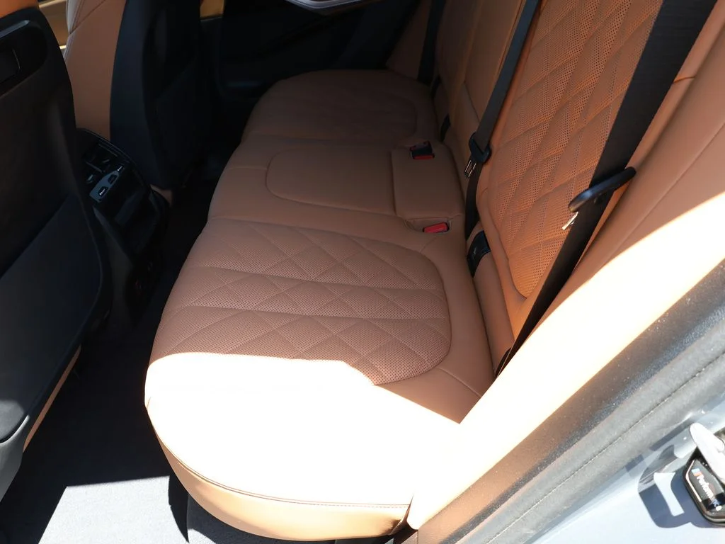 Used 2025 Gray BMW xDrive40i image 23