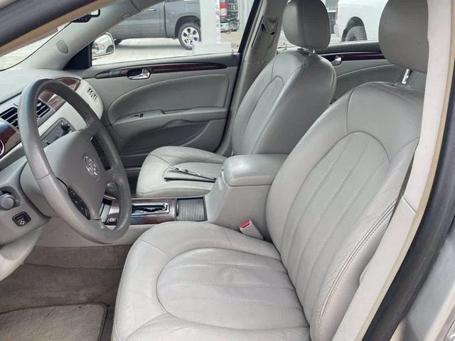 Used 2008 Silver Buick CXS image 4