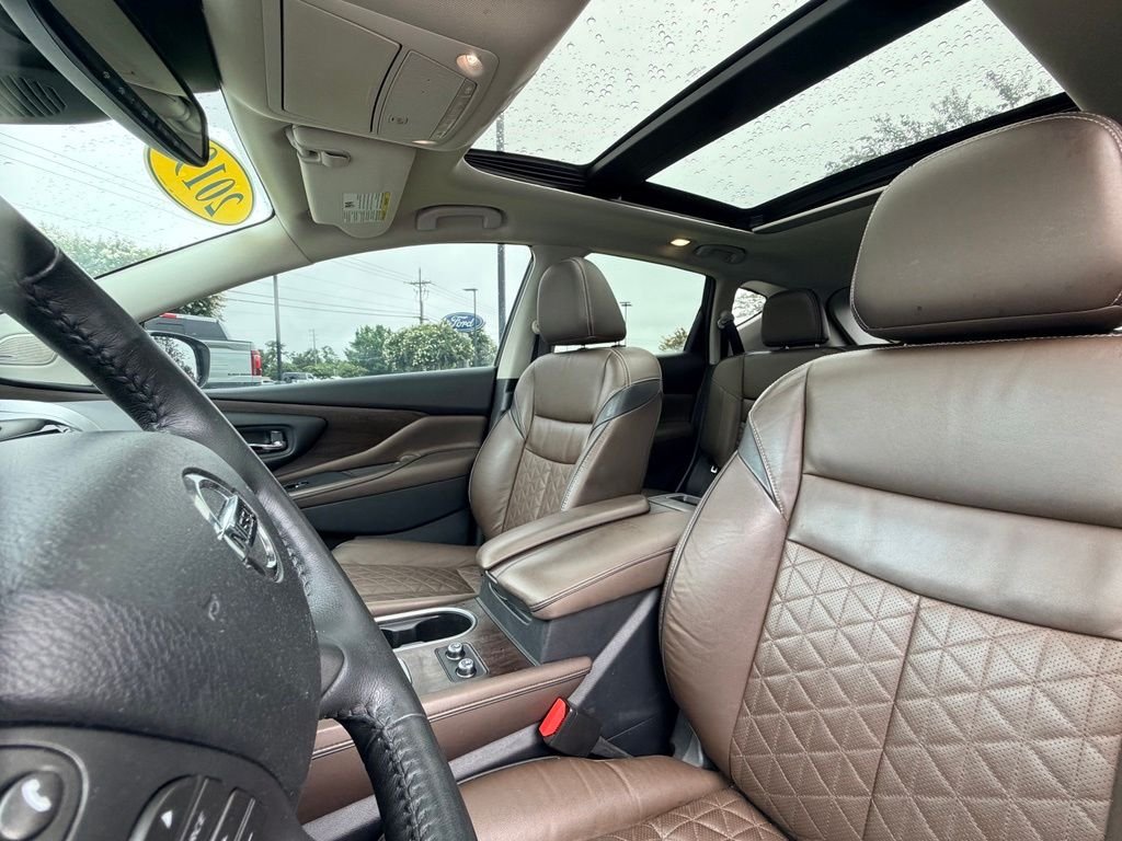 Used 2019 White Nissan Platinum image 26