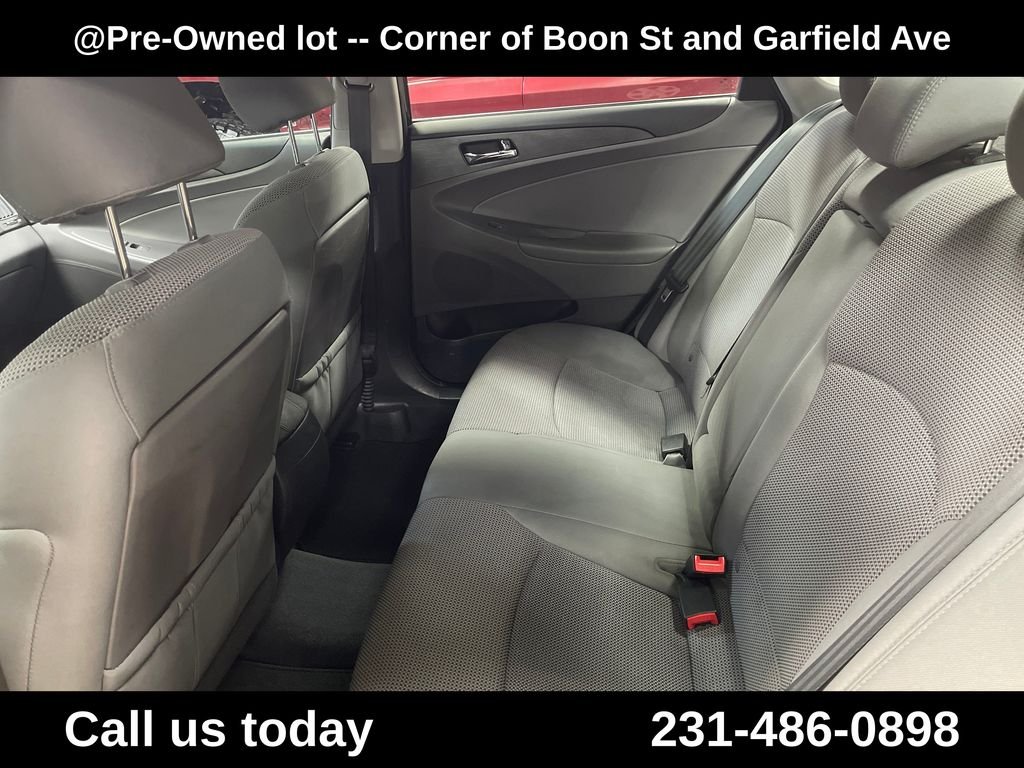 Used 2013 Black Hyundai GLS image 25