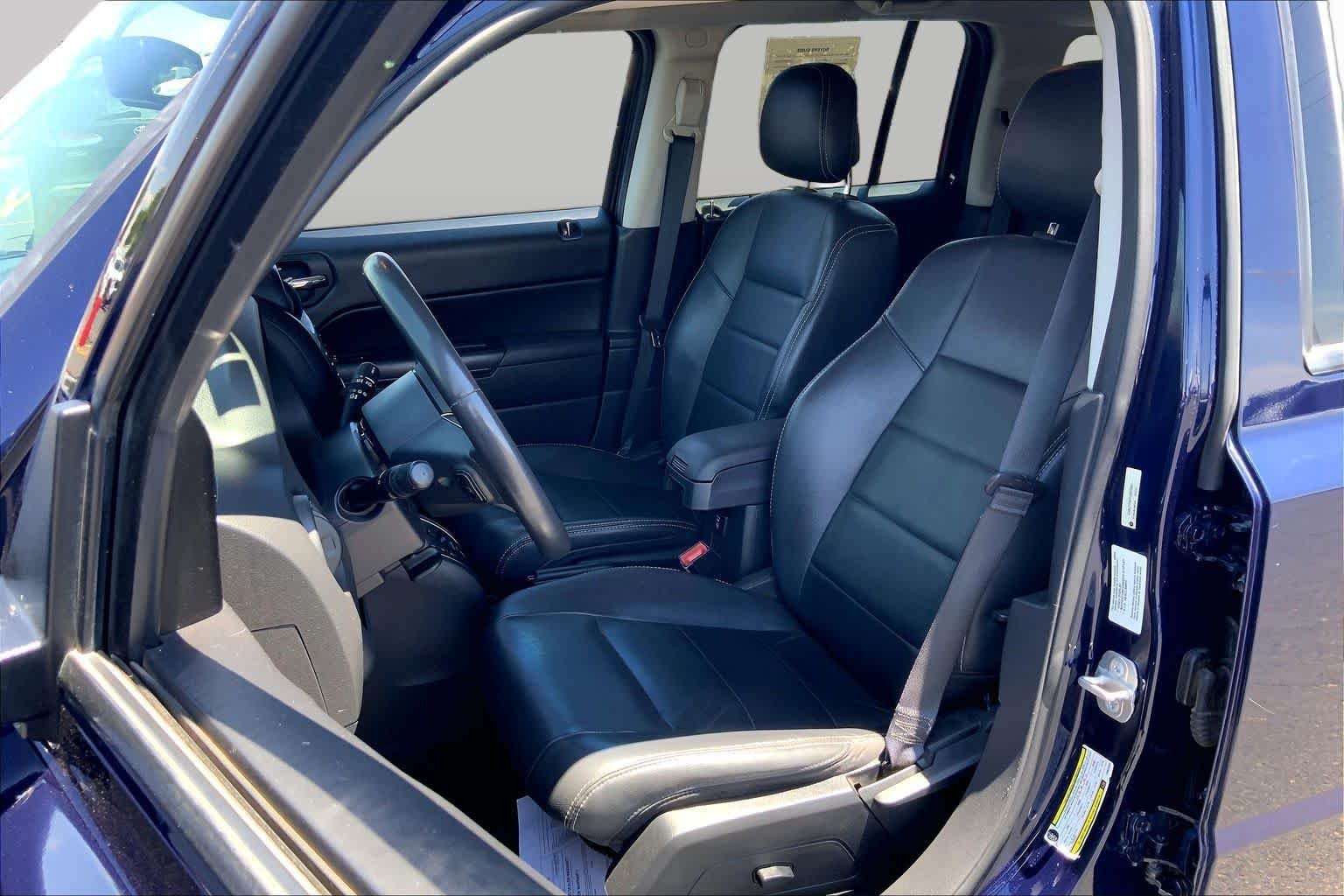 Used 2014 True Blue Pearlcoat Jeep High Altitude image 8