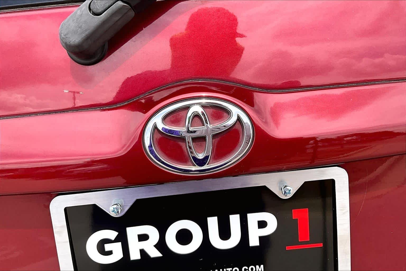 Used 2007 Salsa Red Pearl Toyota Limited w/3rd Row image 29