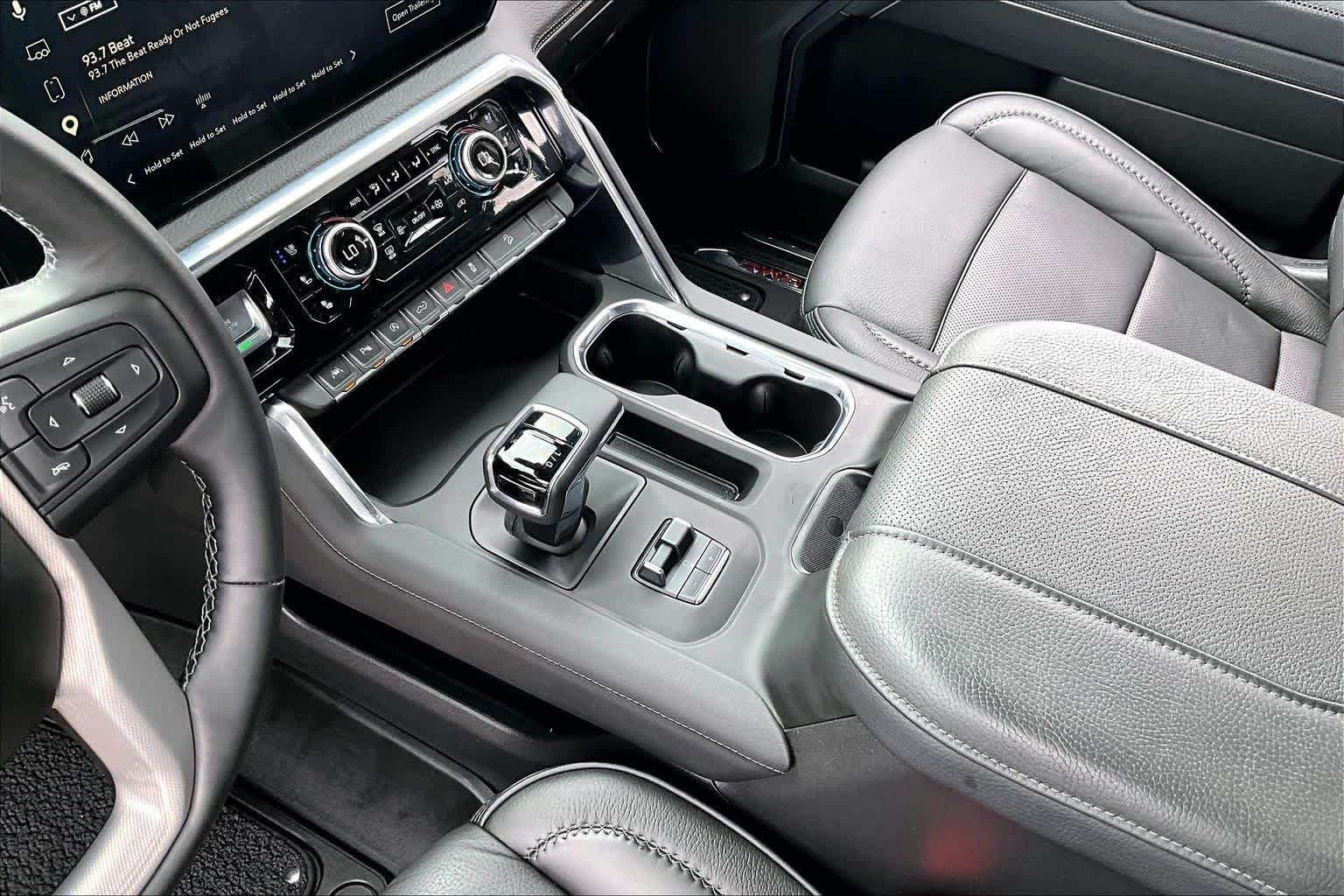 Used 2025 Onyx Black GMC Denali image 17